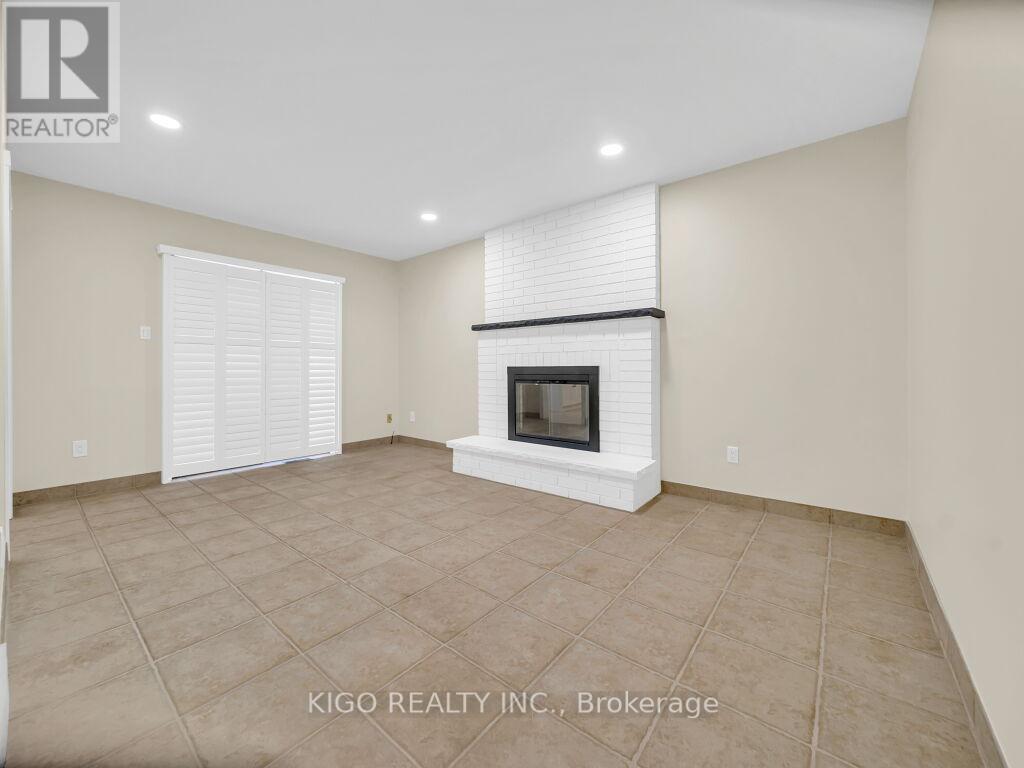 16 Glennie Court, Cambridge, ON - Indoor With Fireplace