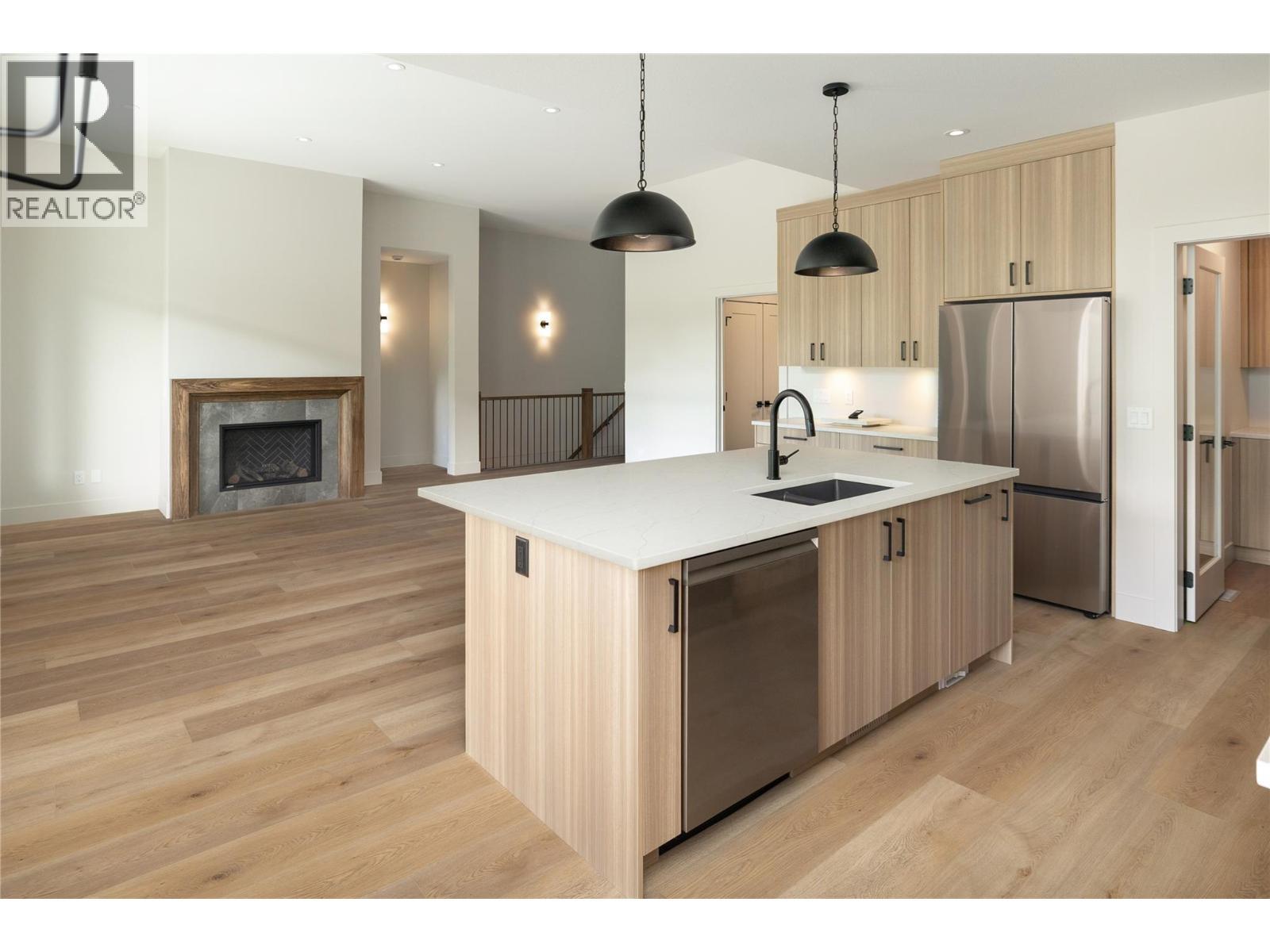 2125 Montenegro Drive, Kelowna, BC - Indoor Photo Showing Kitchen