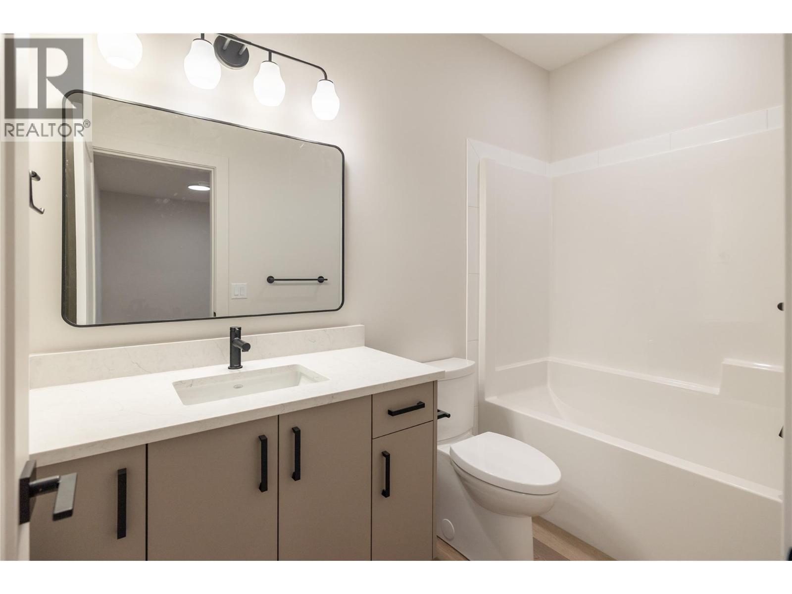 2125 Montenegro Drive, Kelowna, BC - Indoor Photo Showing Bathroom