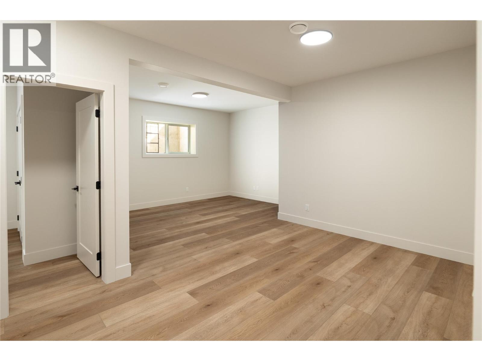 2125 Montenegro Drive, Kelowna, BC - Indoor Photo Showing Other Room