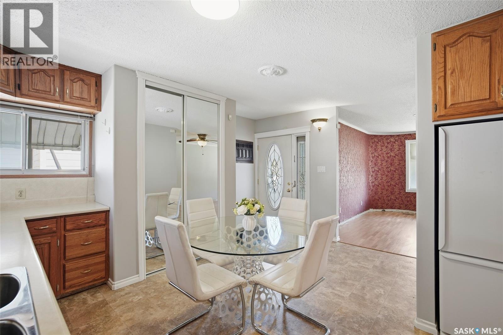 721 H Avenue S, Saskatoon, SK - Indoor Photo Showing Dining Room