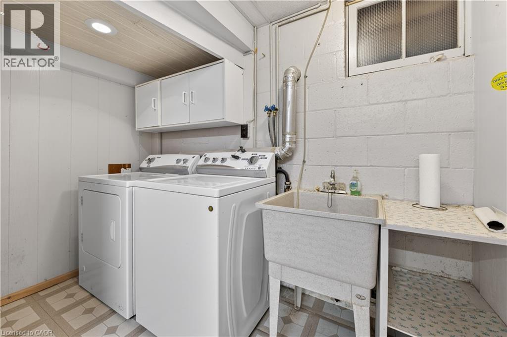 16 Brodick Street, Hamilton, ON - Indoor Photo Showing Laundry Room