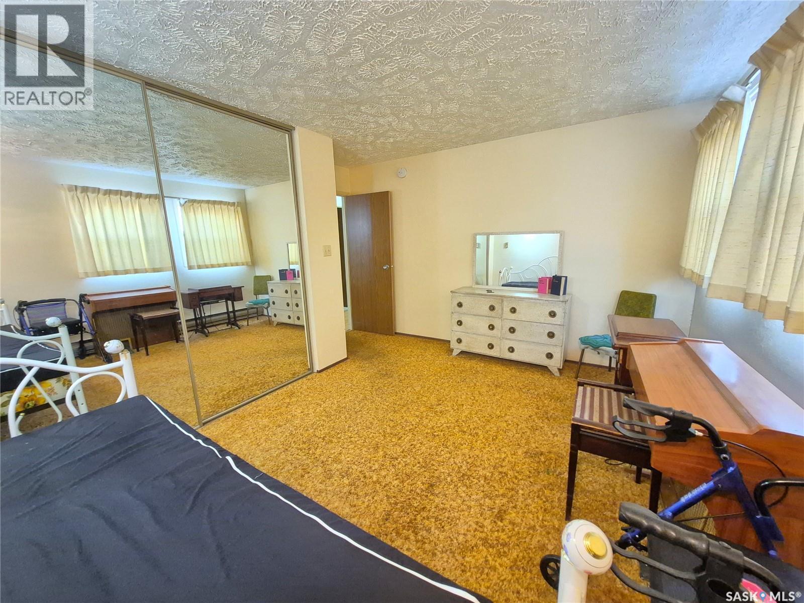 16 228 3Rd Street, Weyburn, SK - Indoor