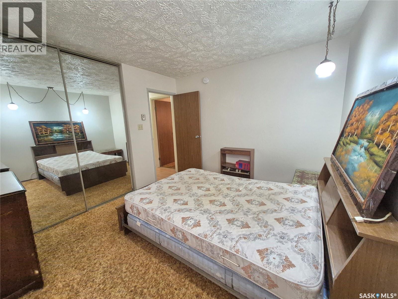 16 228 3Rd Street, Weyburn, SK - Indoor Photo Showing Bedroom