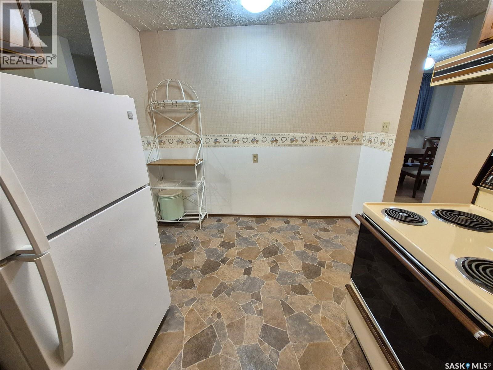 16 228 3Rd Street, Weyburn, SK - Indoor