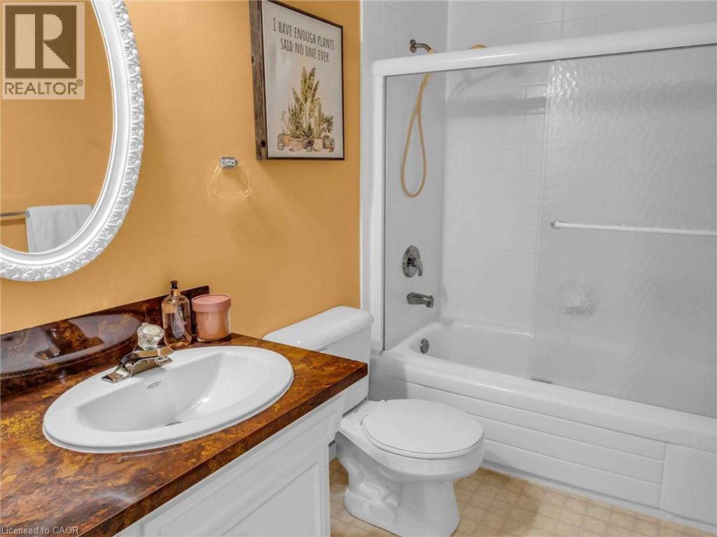 28 Underhill Crescent Unit# 3, Kitchener, ON - Indoor Photo Showing Bathroom