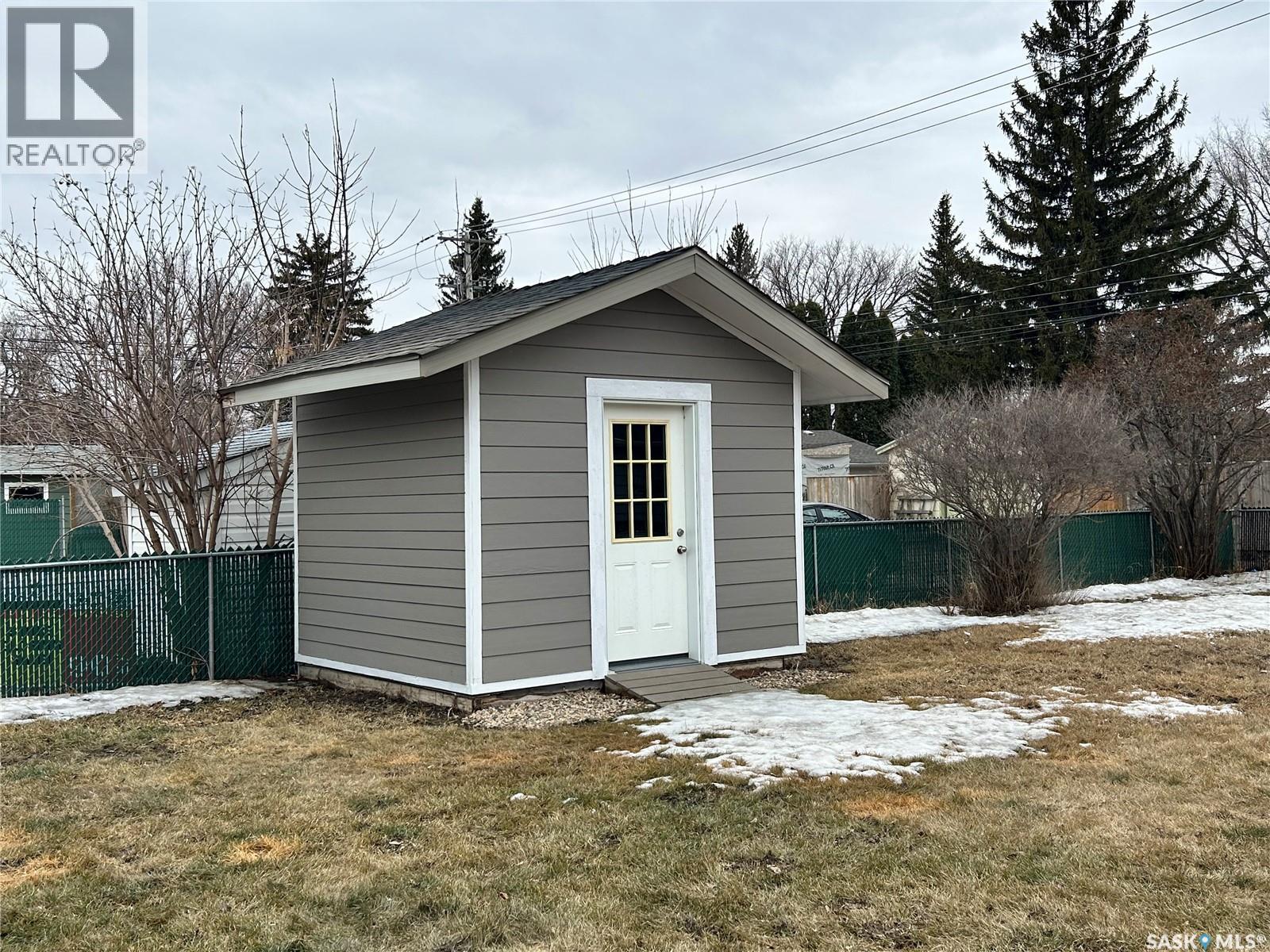 2616 Clarence Avenue S, Saskatoon, SK - Outdoor