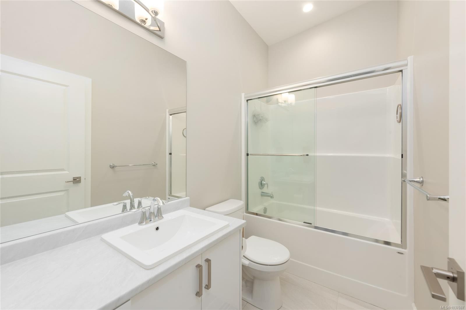#405-3351 Luxton Rd, Langford, BC