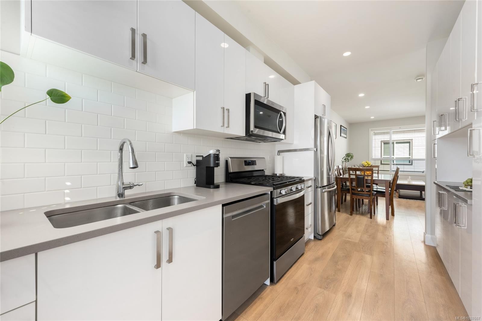 #405-3351 Luxton Rd, Langford, BC