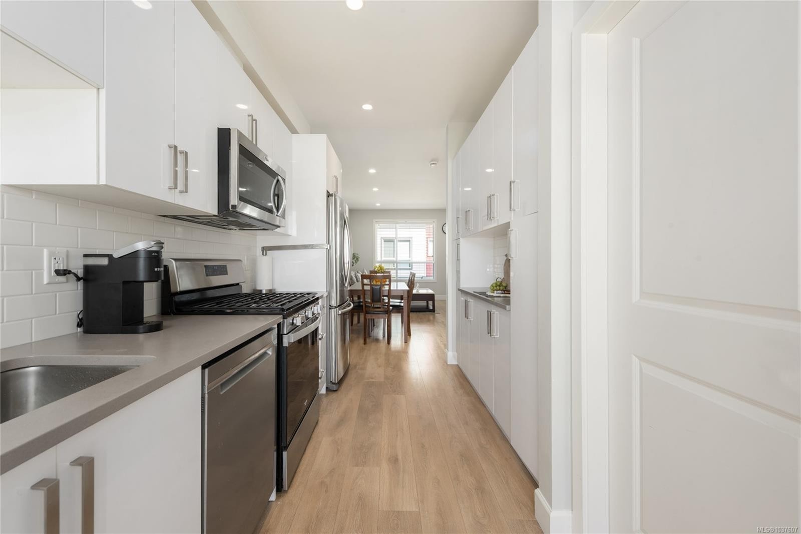 #405-3351 Luxton Rd, Langford, BC