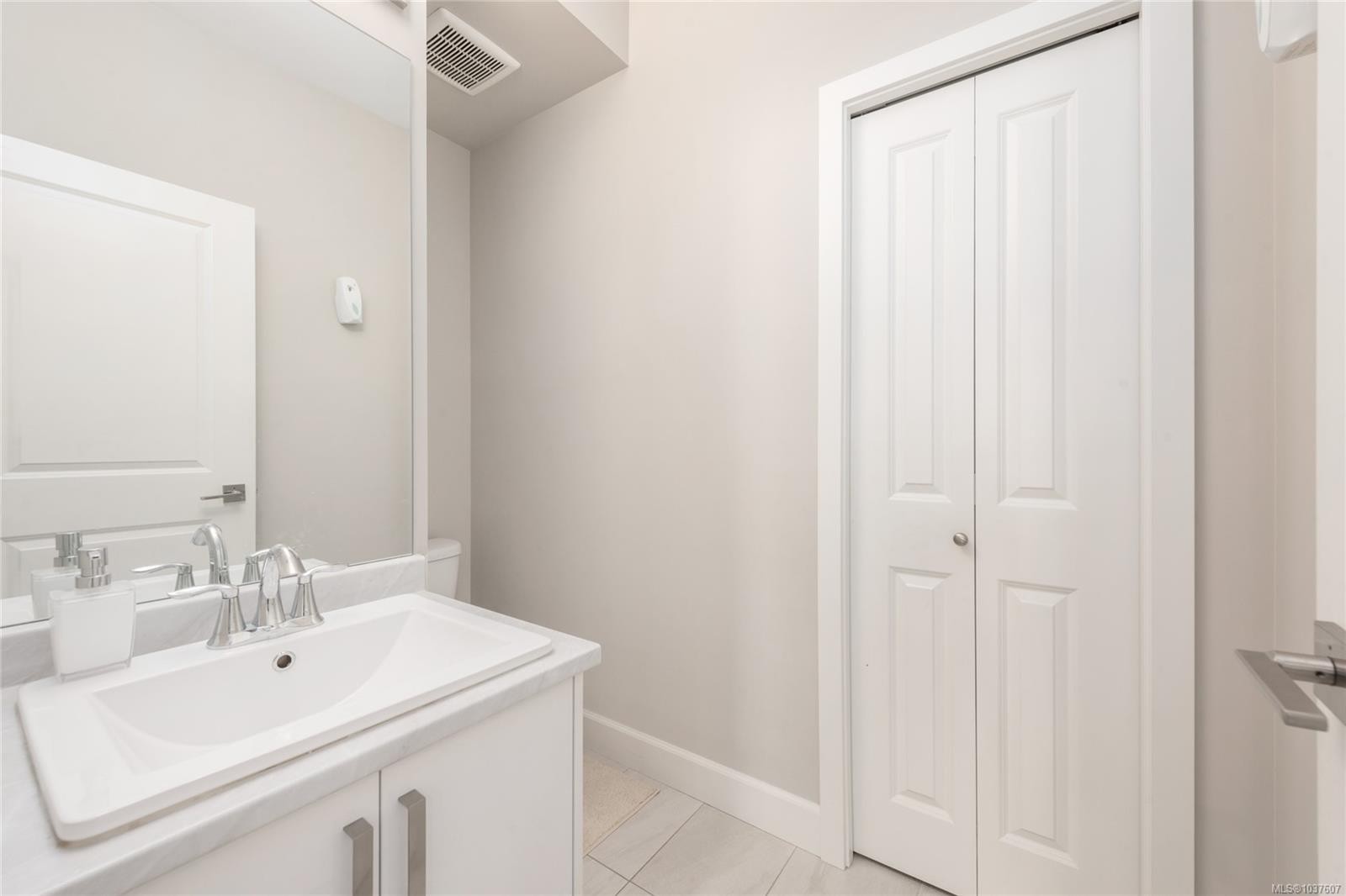 #405-3351 Luxton Rd, Langford, BC
