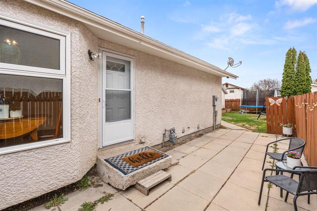 79 Riverstone Rd, Winnipeg, MB