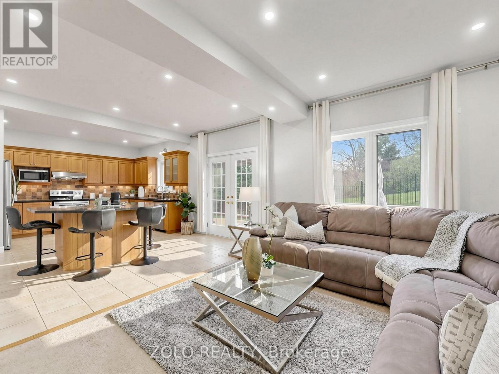 70 Doon Mills Drive, Kitchener, ON - Indoor Photo Showing Living Room