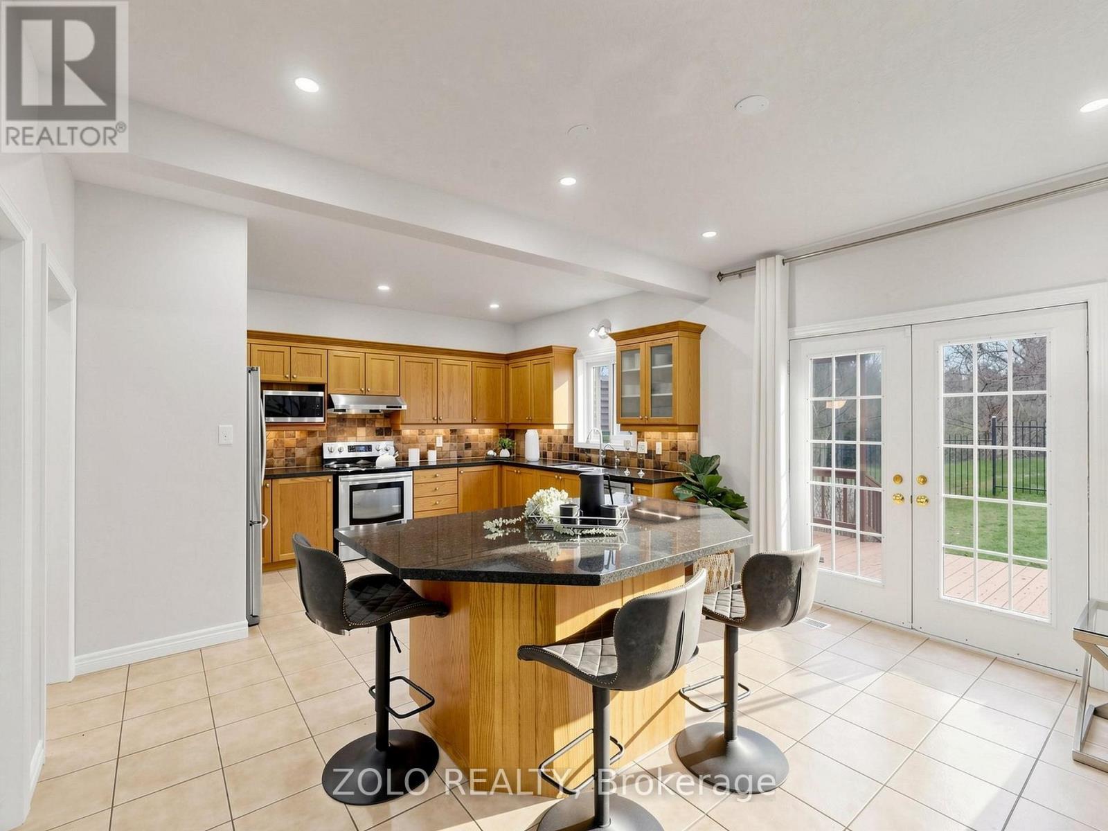 70 Doon Mills Drive, Kitchener, ON - Indoor Photo Showing Kitchen