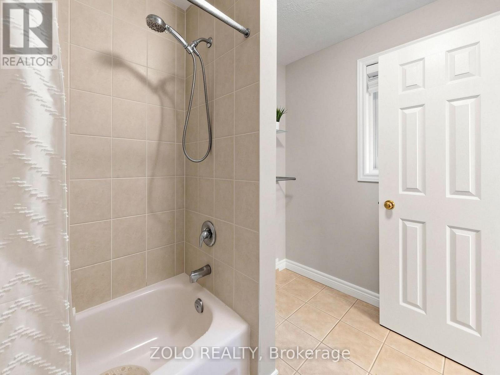 70 Doon Mills Drive, Kitchener, ON - Indoor Photo Showing Bathroom