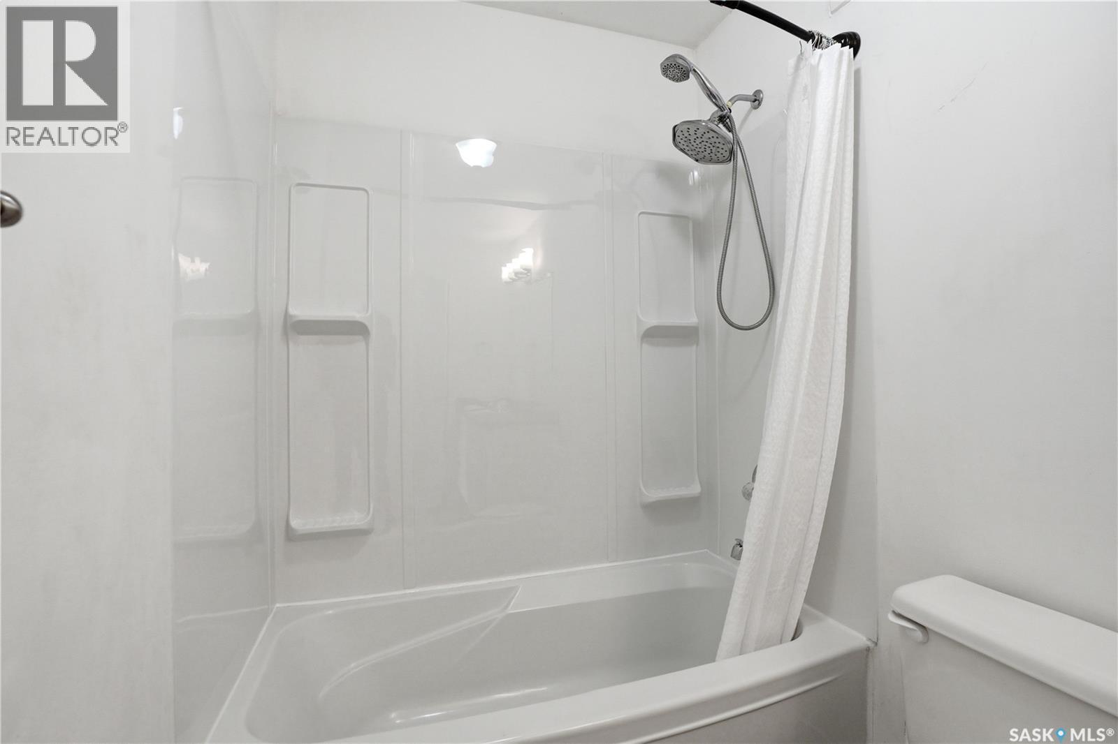 330B X Avenue S, Saskatoon, SK - Indoor Photo Showing Bathroom