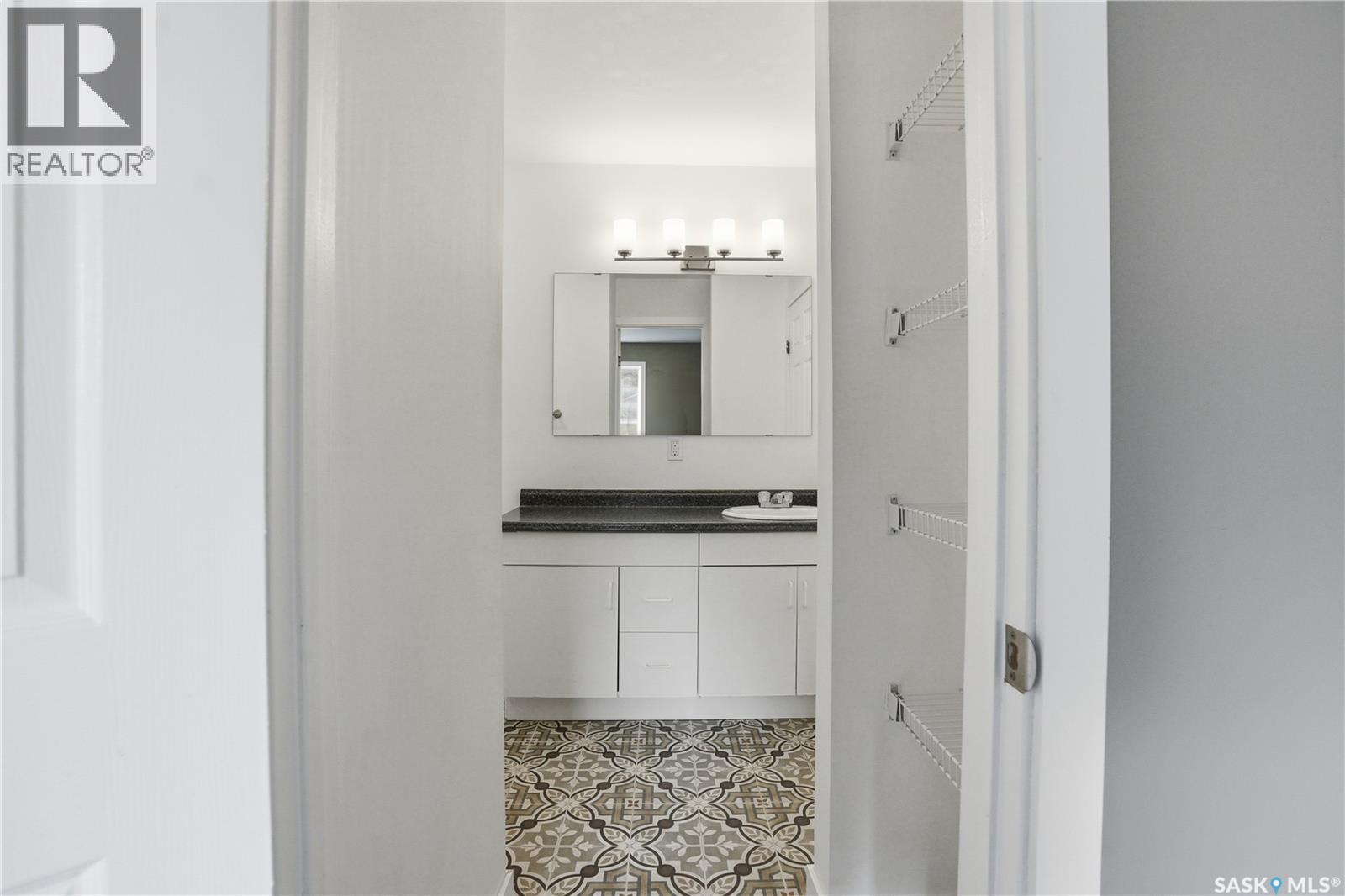 330B X Avenue S, Saskatoon, SK - Indoor