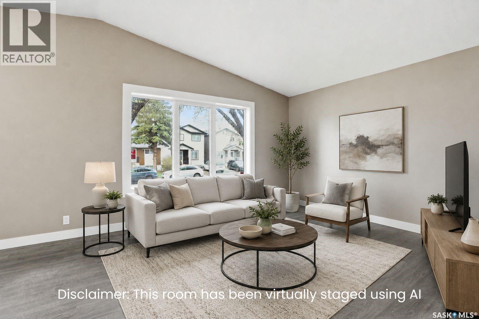 330B X Avenue S, Saskatoon, SK - Indoor Photo Showing Living Room