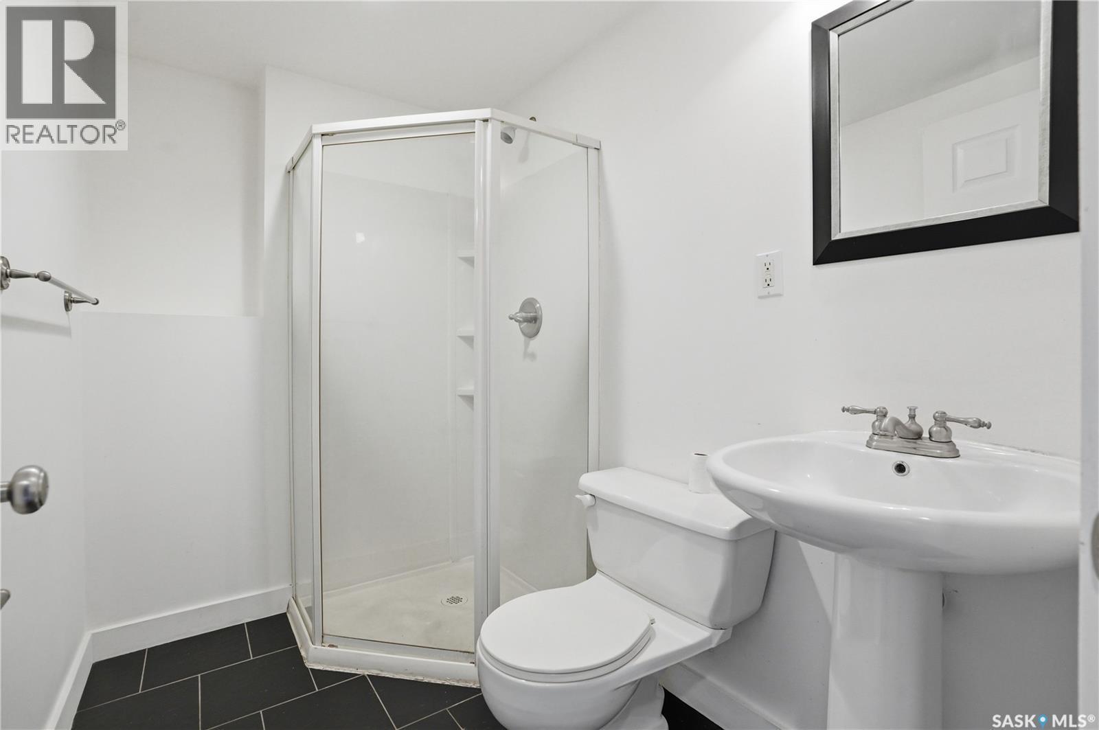 330B X Avenue S, Saskatoon, SK - Indoor Photo Showing Bathroom