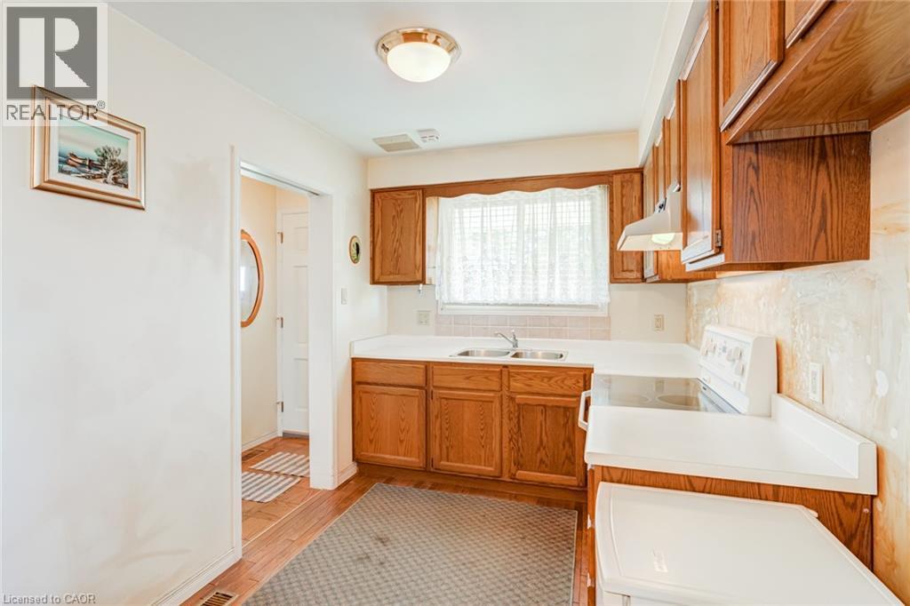 186 Adeline Avenue, Hamilton, ON - Indoor Photo Showing Kitchen With Double Sink