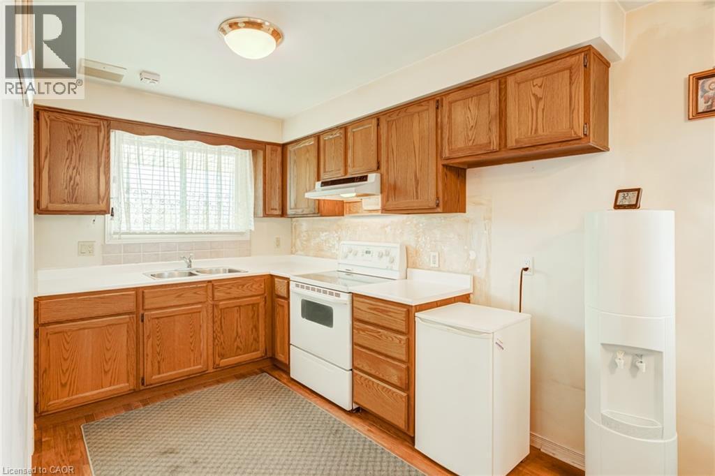 186 Adeline Avenue, Hamilton, ON - Indoor Photo Showing Kitchen With Double Sink
