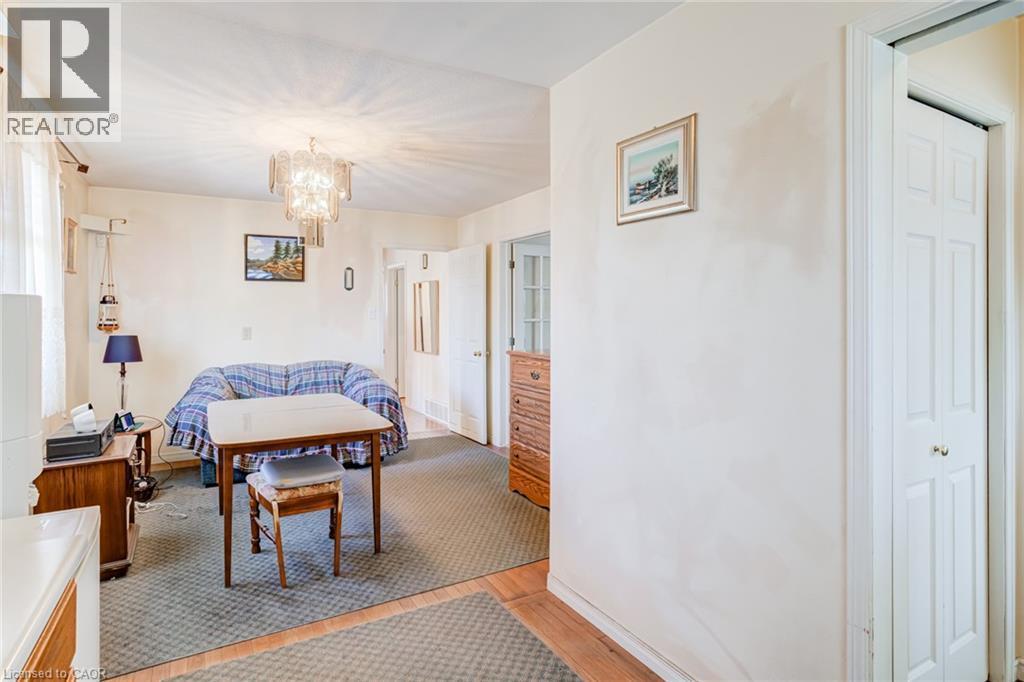 186 Adeline Avenue, Hamilton, ON - Indoor Photo Showing Other Room