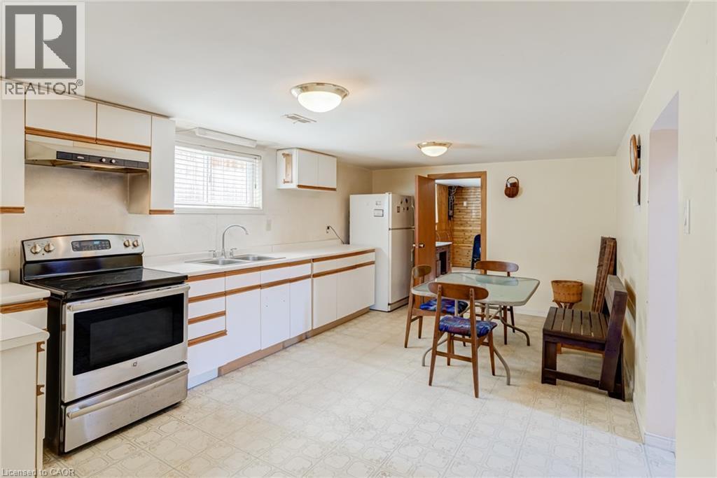 186 Adeline Avenue, Hamilton, ON - Indoor Photo Showing Kitchen With Double Sink