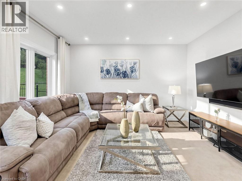 70 Doon Mills Drive, Kitchener, ON - Indoor Photo Showing Living Room