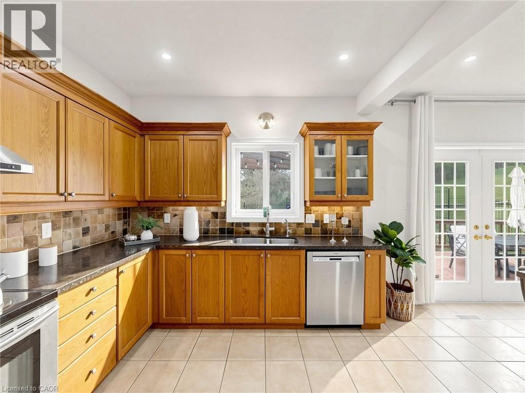 70 Doon Mills Drive, Kitchener, ON - Indoor Photo Showing Kitchen With Double Sink
