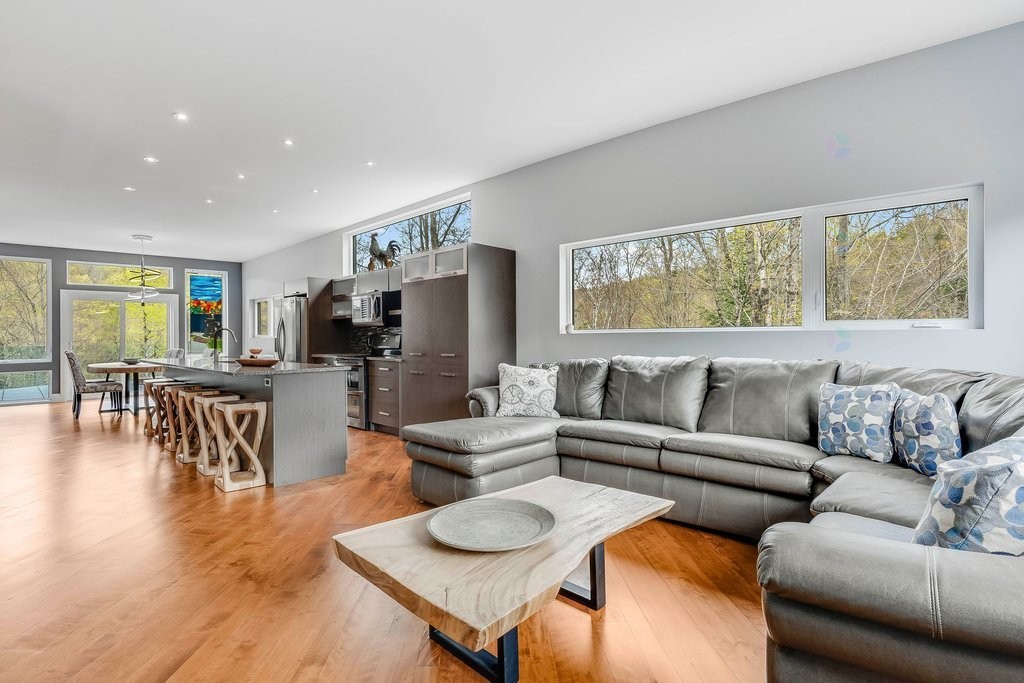 Living Room - 25 Ch. Thibault, Val-Des-Monts, QC - Indoor Photo Showing Living Room
