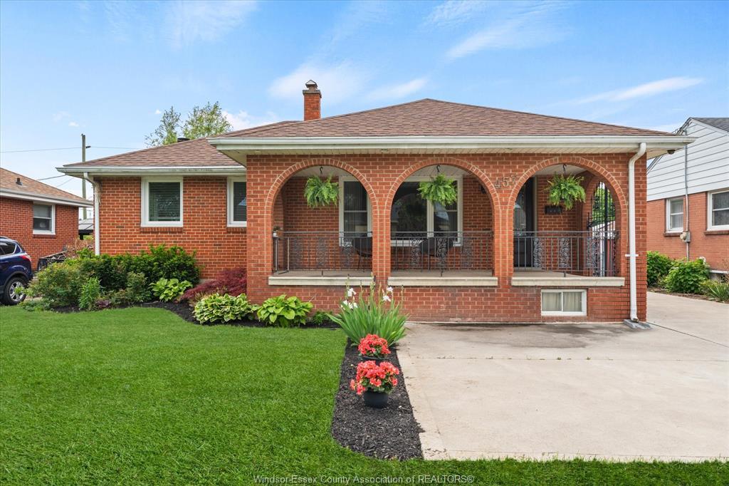 457 Watson, Windsor, ON