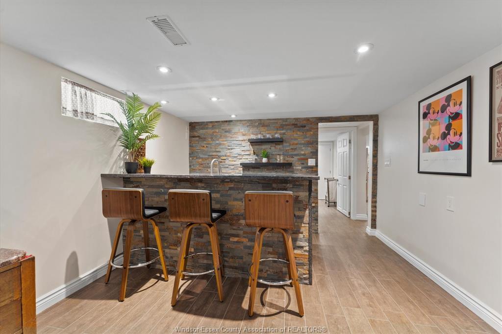 457 Watson, Windsor, ON