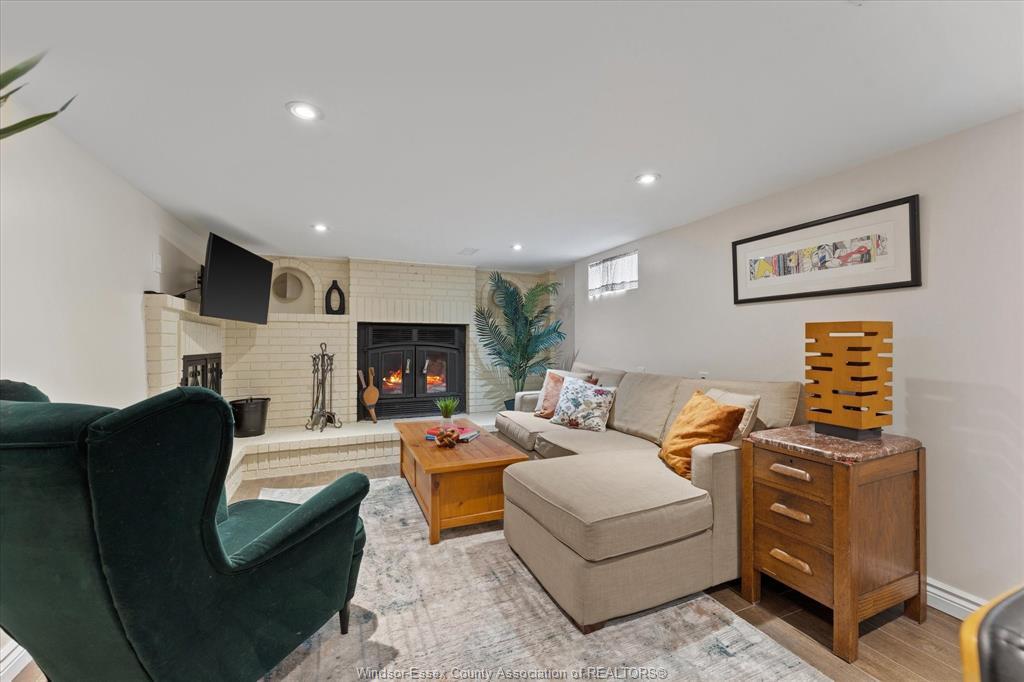 457 Watson, Windsor, ON