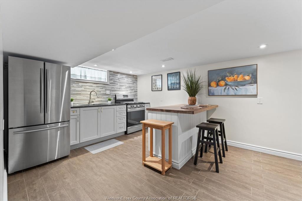 457 Watson, Windsor, ON