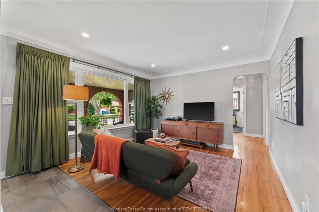 457 Watson, Windsor, ON