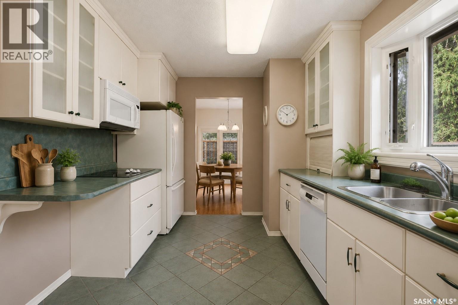 2009 Easthill, Saskatoon, SK - Indoor Photo Showing Kitchen With Double Sink