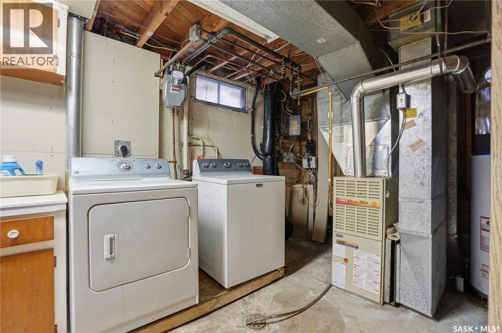 2009 Easthill, Saskatoon, SK - Indoor Photo Showing Laundry Room