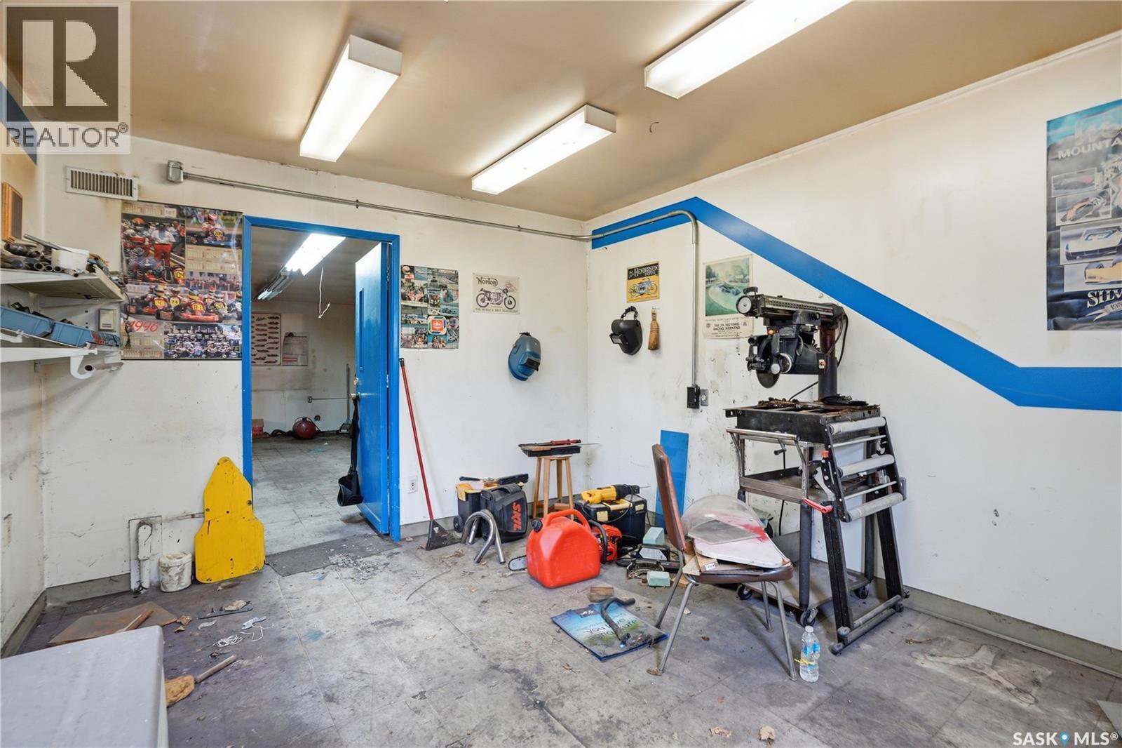 2009 Easthill, Saskatoon, SK - Indoor Photo Showing Garage