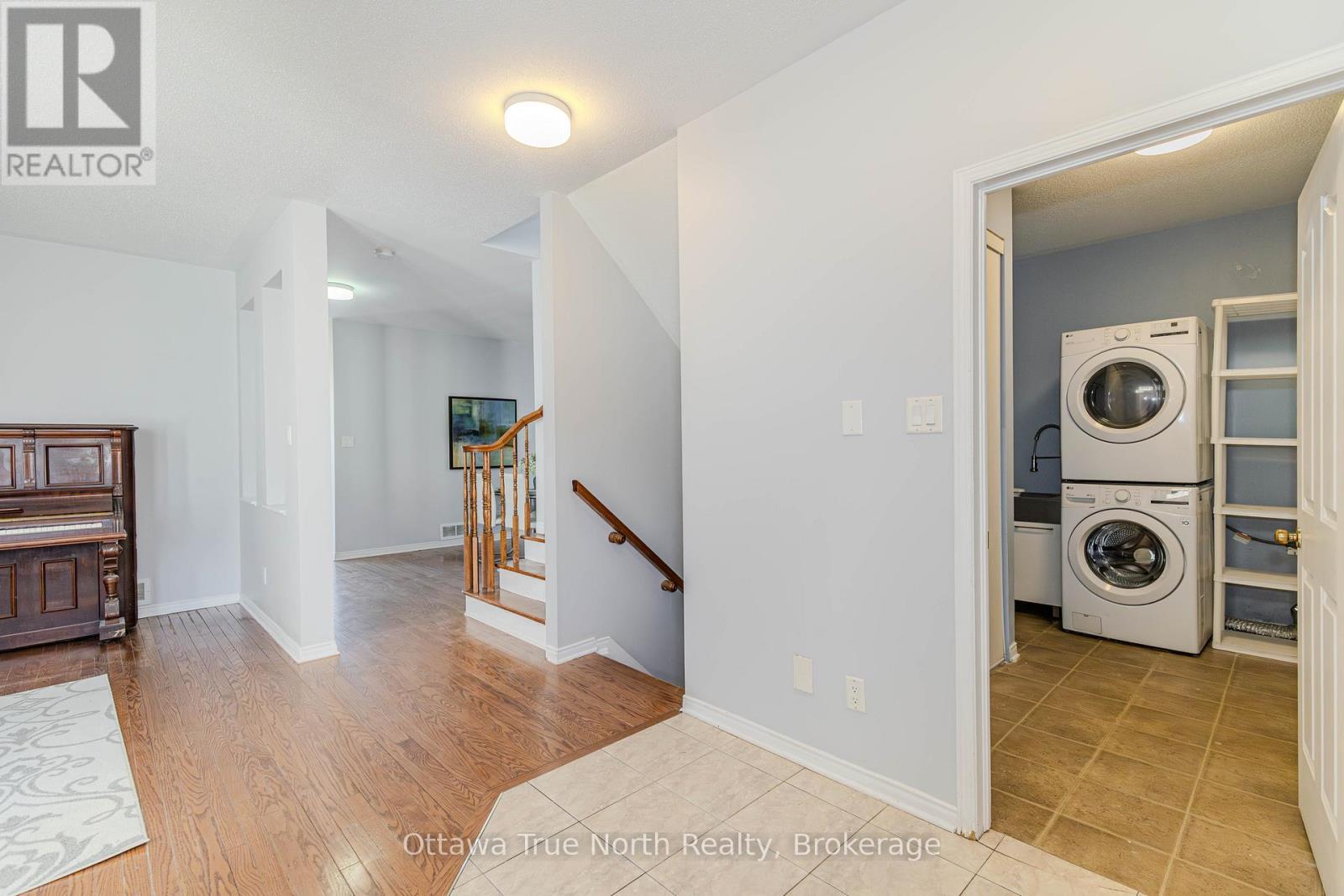 110 Macara Crescent, Ottawa, ON - Indoor Photo Showing Laundry Room