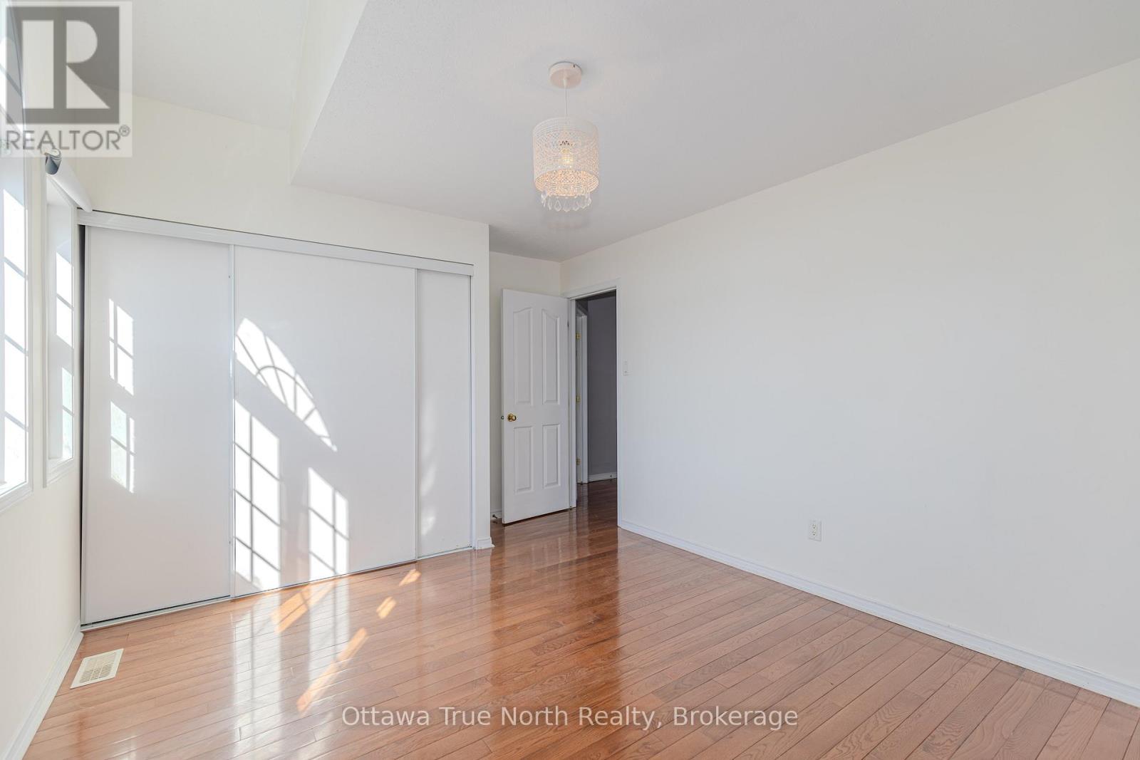 110 Macara Crescent, Ottawa, ON - Indoor Photo Showing Other Room