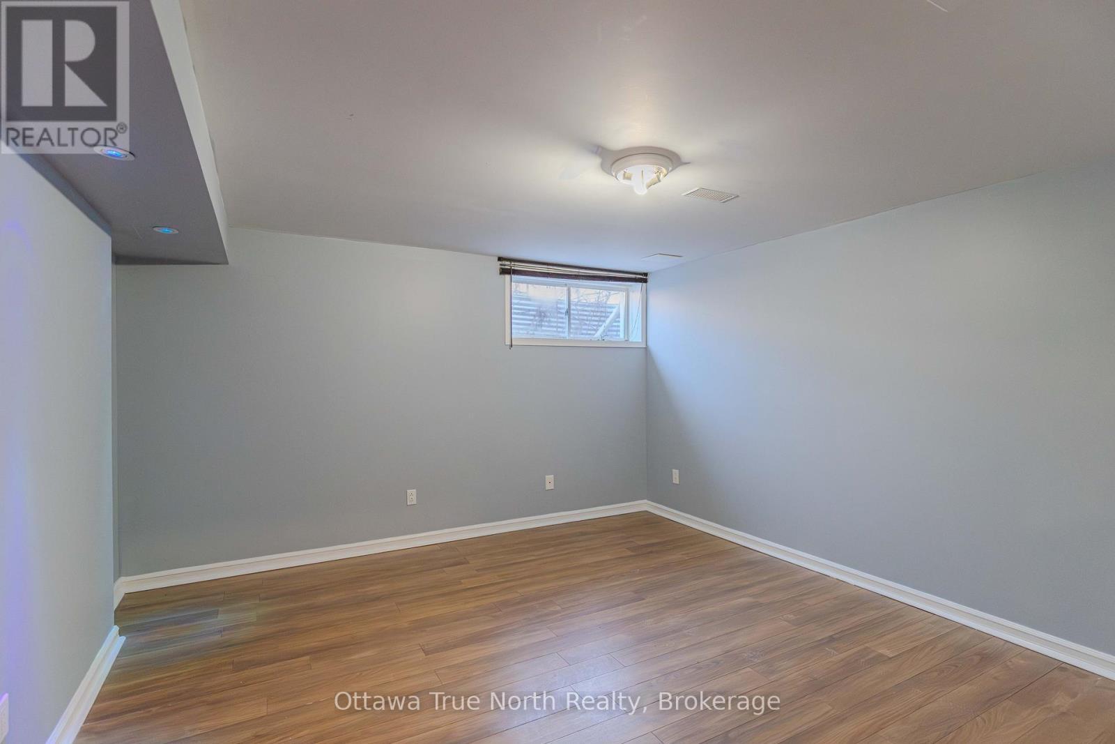 110 Macara Crescent, Ottawa, ON - Indoor Photo Showing Other Room