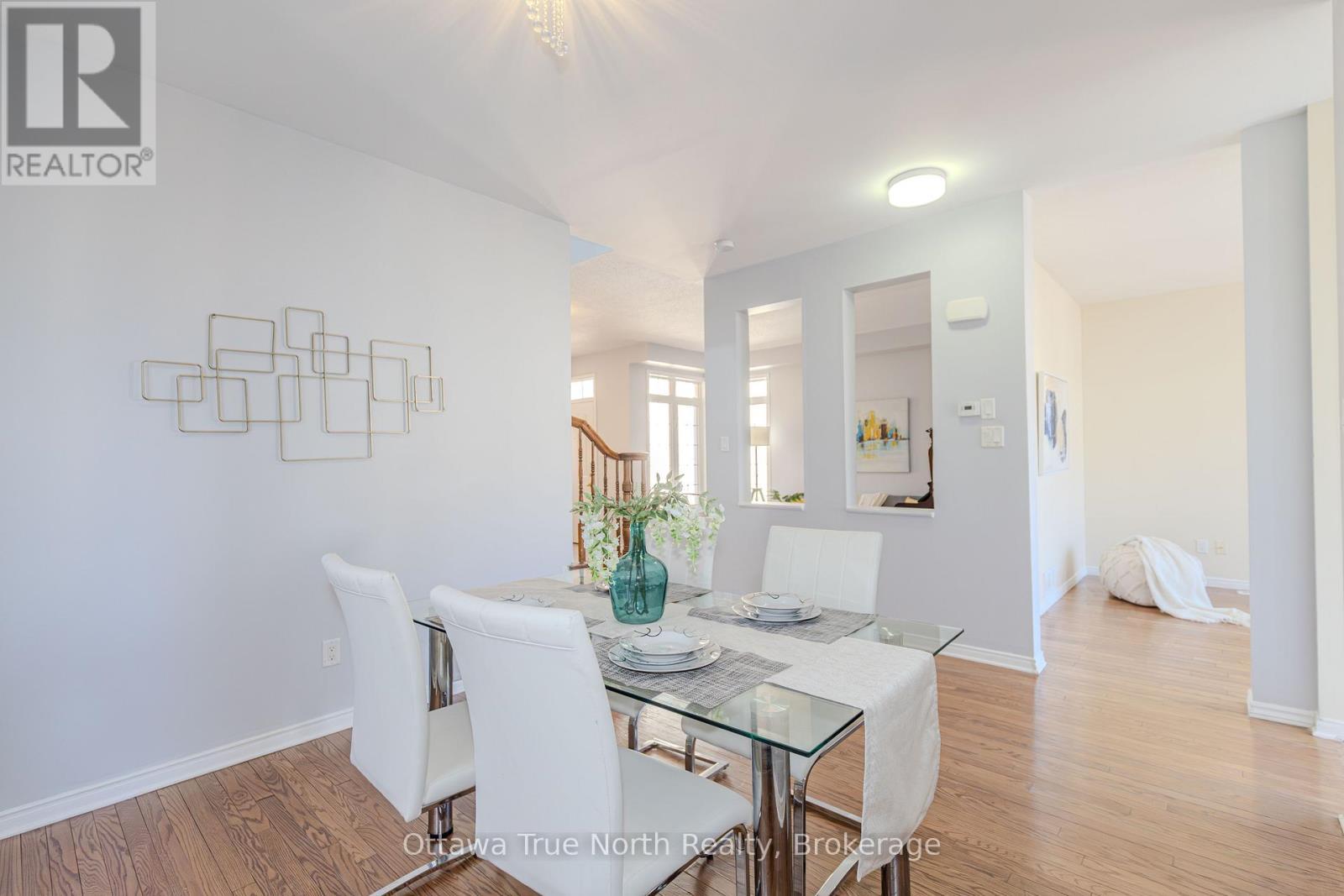 110 Macara Crescent, Ottawa, ON - Indoor Photo Showing Dining Room