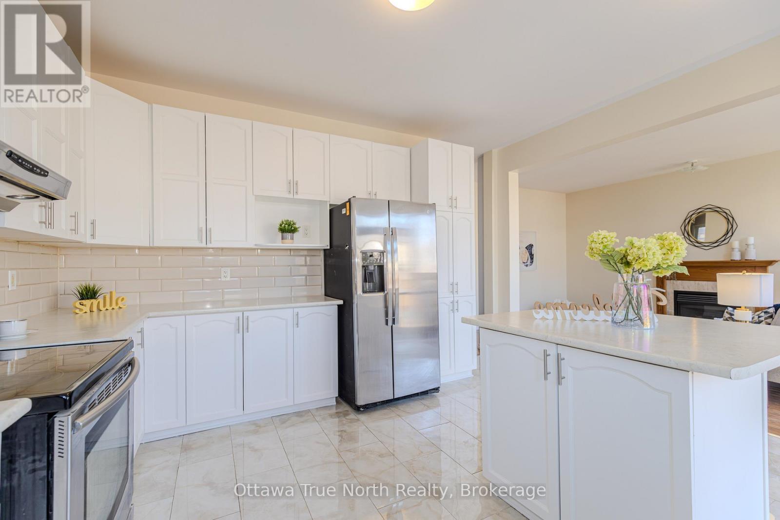 110 Macara Crescent, Ottawa, ON - Indoor Photo Showing Kitchen