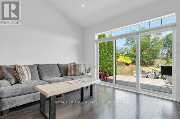 4 Kingfisher Drive, Quinte West (Murray Ward), ON - Indoor Photo Showing Living Room