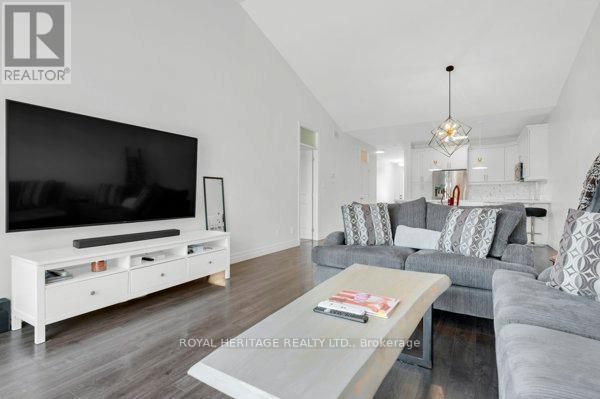 4 Kingfisher Drive, Quinte West (Murray Ward), ON - Indoor Photo Showing Living Room