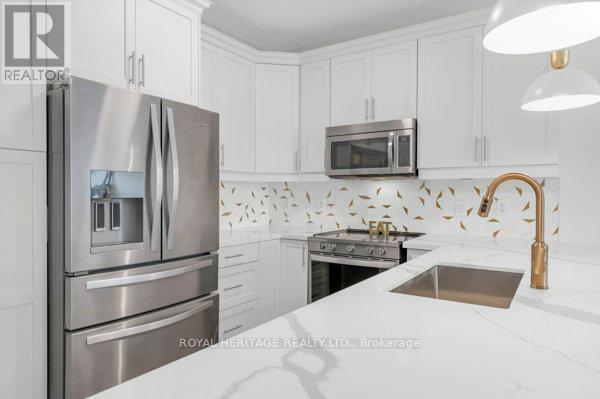 4 Kingfisher Drive, Quinte West (Murray Ward), ON - Indoor Photo Showing Kitchen With Upgraded Kitchen