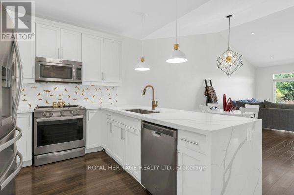 4 Kingfisher Drive, Quinte West (Murray Ward), ON - Indoor Photo Showing Kitchen With Upgraded Kitchen