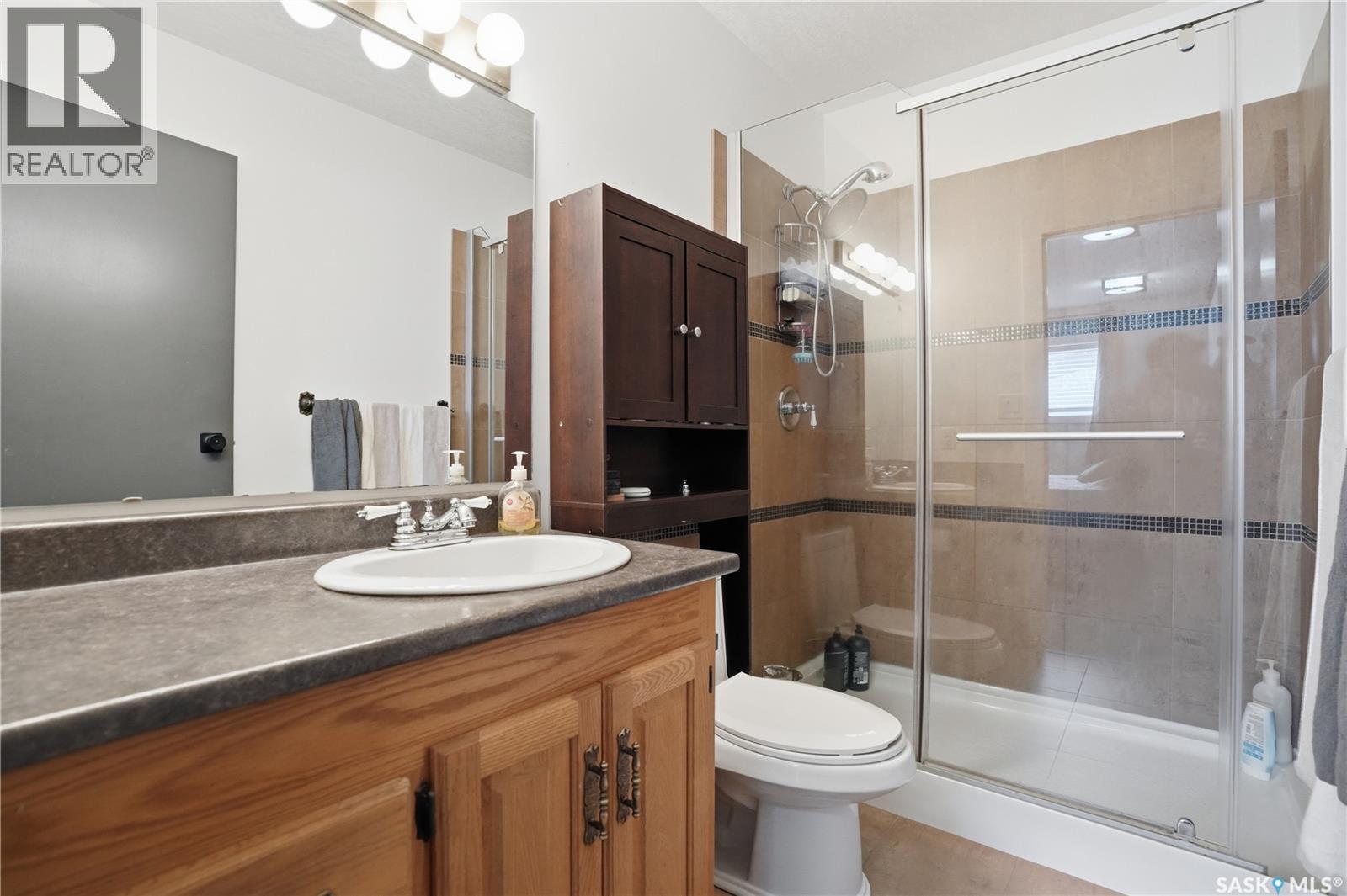 165 3Rd Street, Pilot Butte, SK - Indoor Photo Showing Bathroom
