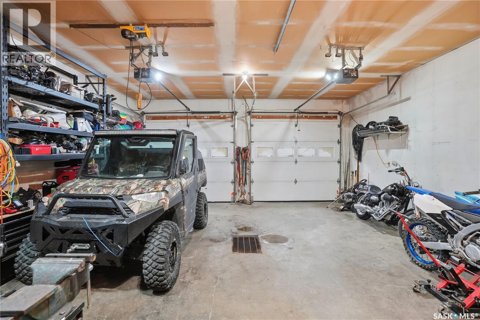 165 3Rd Street, Pilot Butte, SK - Indoor Photo Showing Garage