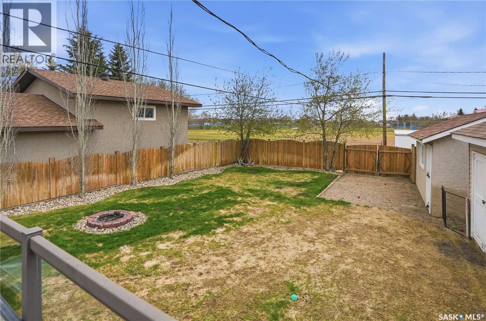 165 3Rd Street, Pilot Butte, SK - Outdoor